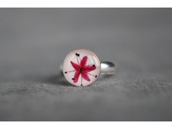 Srebrny pierścionek z różowym kwiatkiem