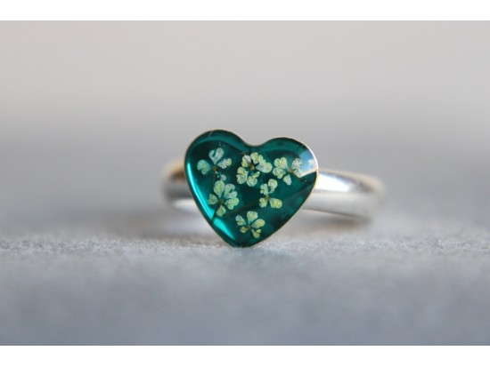 Srebrny pierścionek - Serce z kwiatuszkami dzikiej marchwi