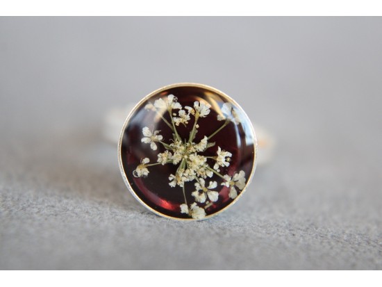 Srebrny pierścionek z kwiatuszkami dzikiej marchwi