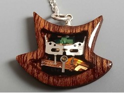 Biżuteria z drewna i żywicy - Naszyjnik kot 16 (Srebro)