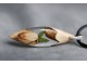 Naszyjnik z drewna i żywicy z listkami paproci